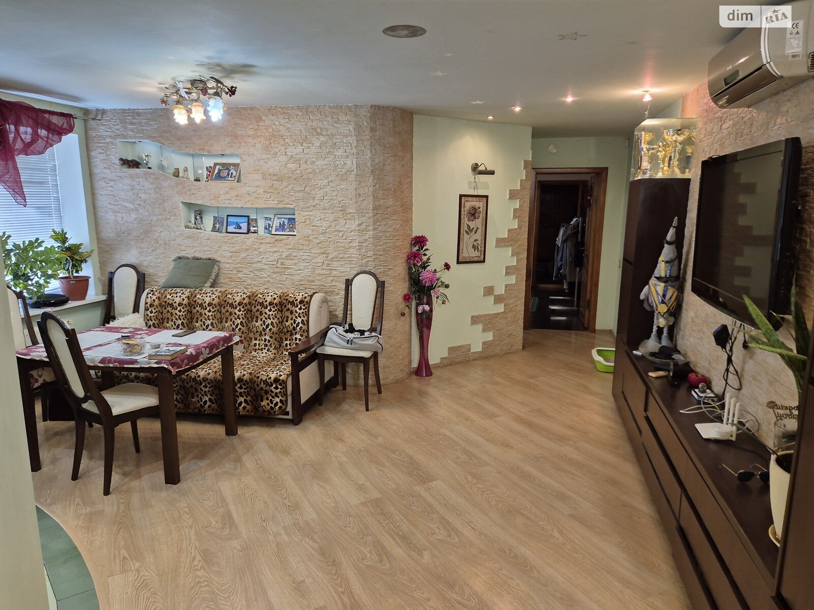 двухэтажный дом с гаражом, 216.8 кв. м, кирпич. Продажа в Светловодске район Светловодск фото 1 двухэтажный дом с гаражом, 216.8 кв. м, кирпич. Продажа в Светловодске район Светловодск фото 1