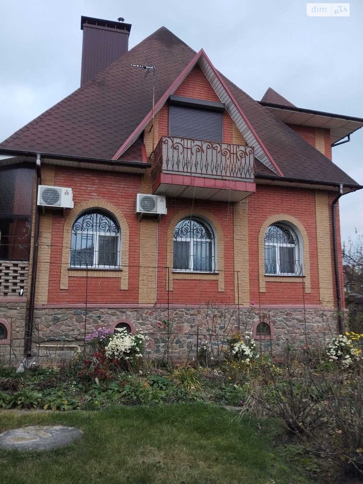 трехэтажный дом с гаражом, 305 кв. м, кирпич. Продажа в Святопетровское фото 1