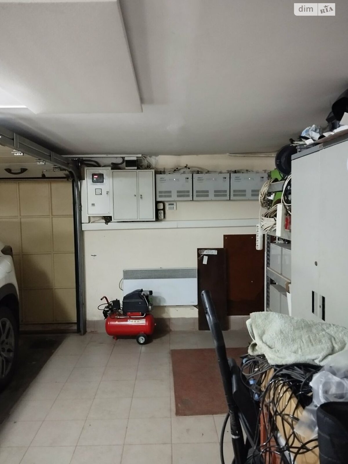 трехэтажный дом с гаражом, 305 кв. м, кирпич. Продажа в Святопетровское фото 1