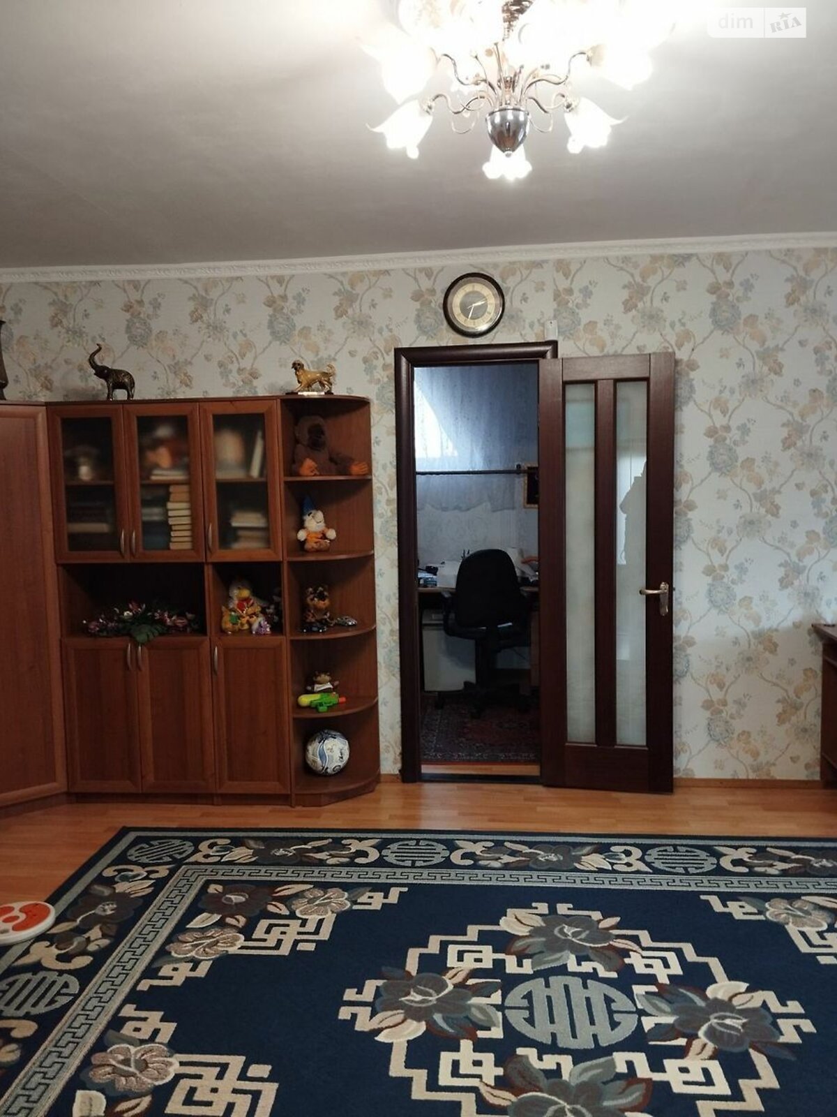трехэтажный дом с гаражом, 305 кв. м, кирпич. Продажа в Святопетровское фото 1