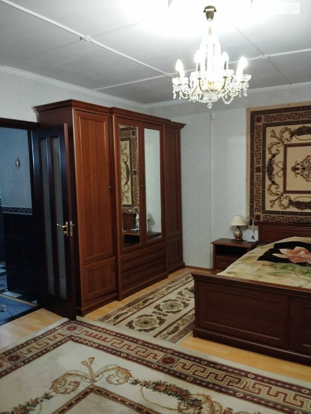 трехэтажный дом с гаражом, 305 кв. м, кирпич. Продажа в Святопетровское фото 1