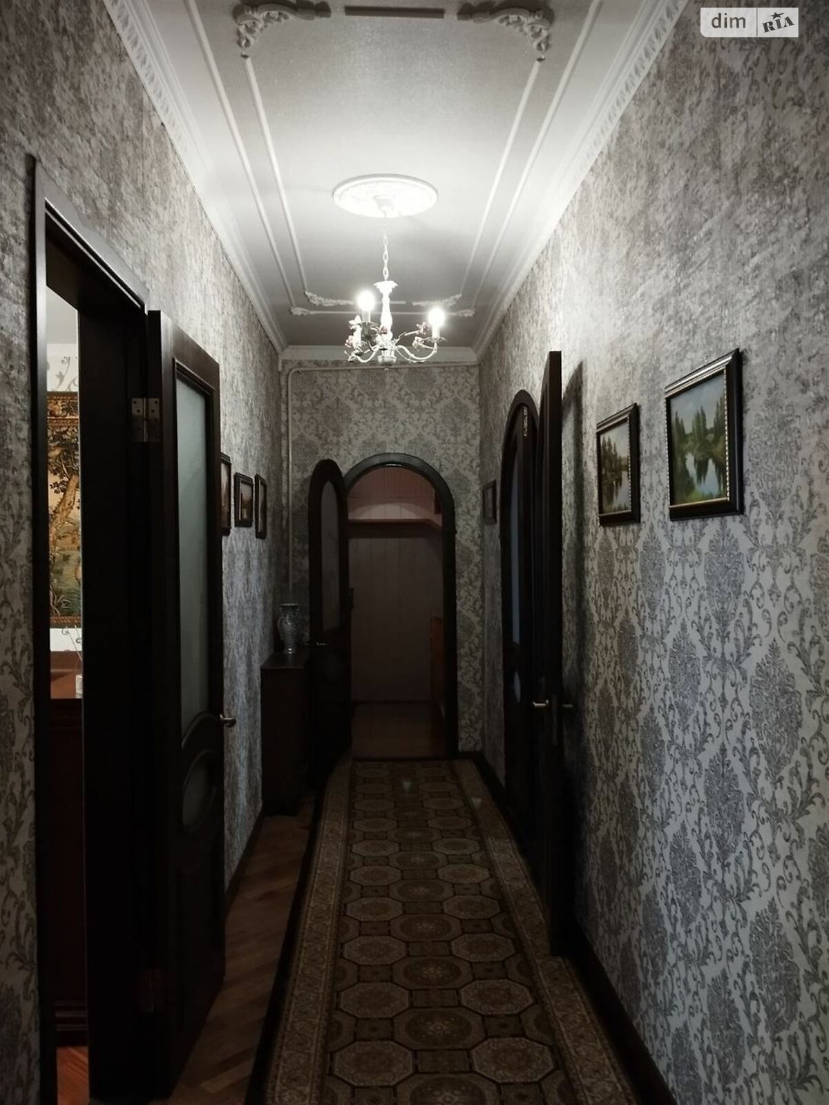 трехэтажный дом с гаражом, 305 кв. м, кирпич. Продажа в Святопетровское фото 1