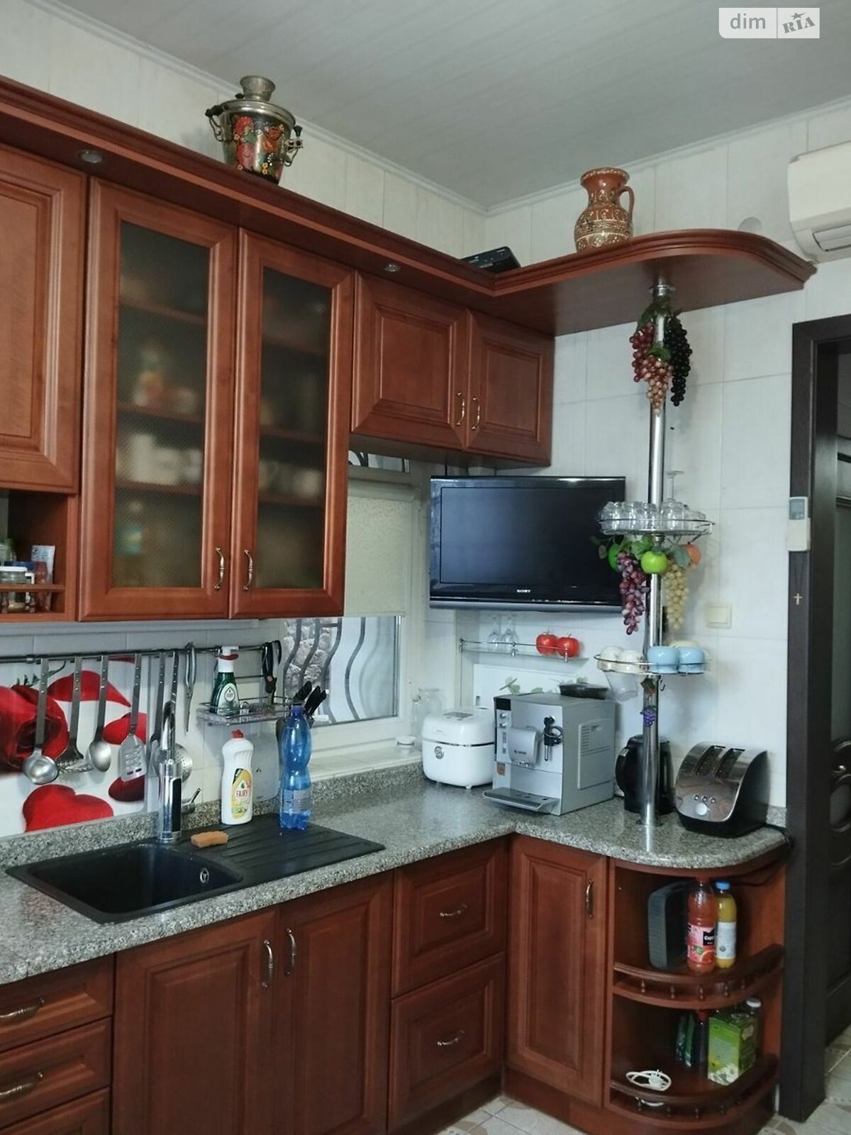 трехэтажный дом с гаражом, 305 кв. м, кирпич. Продажа в Святопетровское фото 1