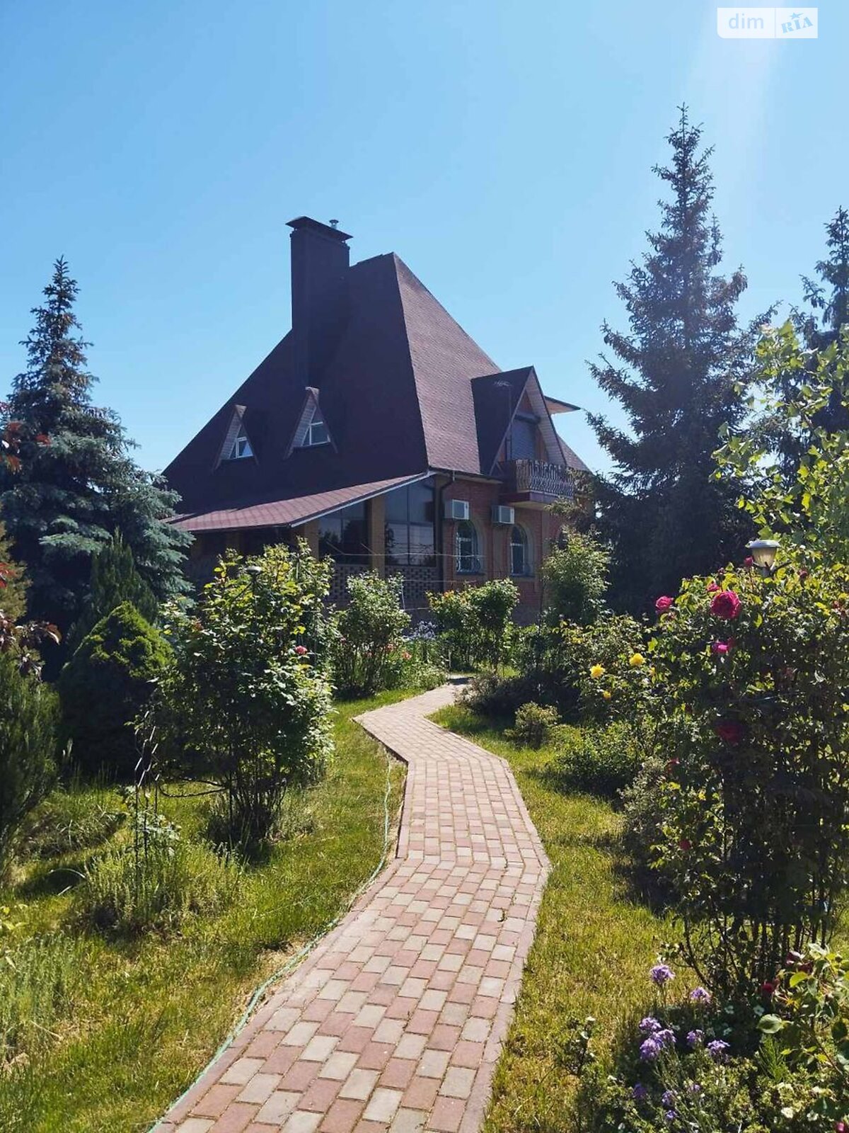 трехэтажный дом с гаражом, 305 кв. м, кирпич. Продажа в Святопетровское фото 1