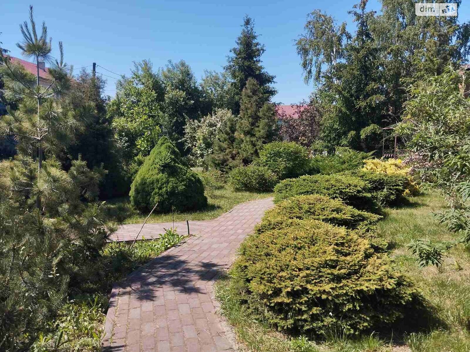 трехэтажный дом с гаражом, 305 кв. м, кирпич. Продажа в Святопетровское фото 1