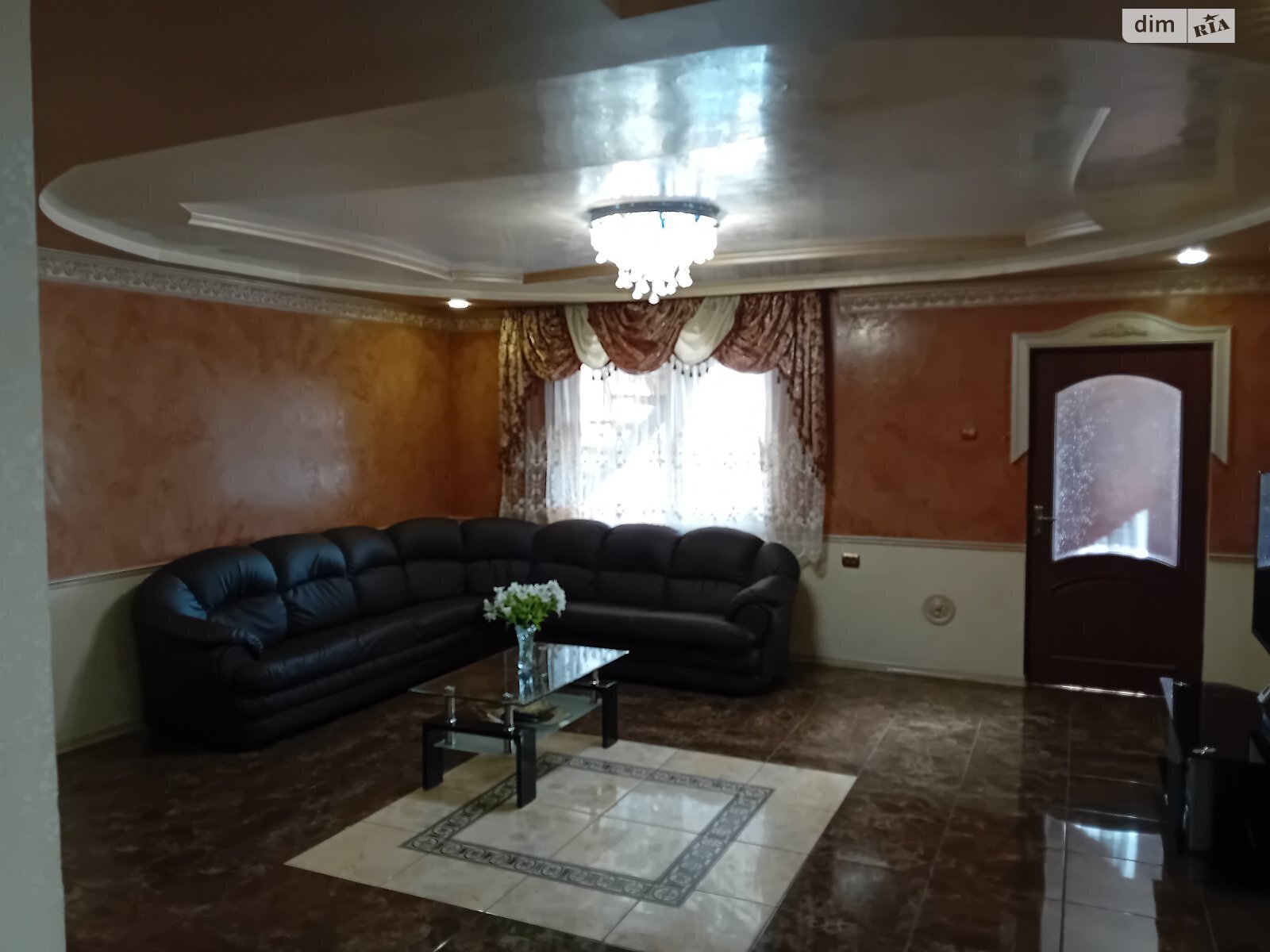 двоповерховий будинок з гаражем, 200 кв. м, цегла. Продаж у Сюрте фото 1 двоповерховий будинок з гаражем, 200 кв. м, цегла. Продаж у Сюрте фото 1