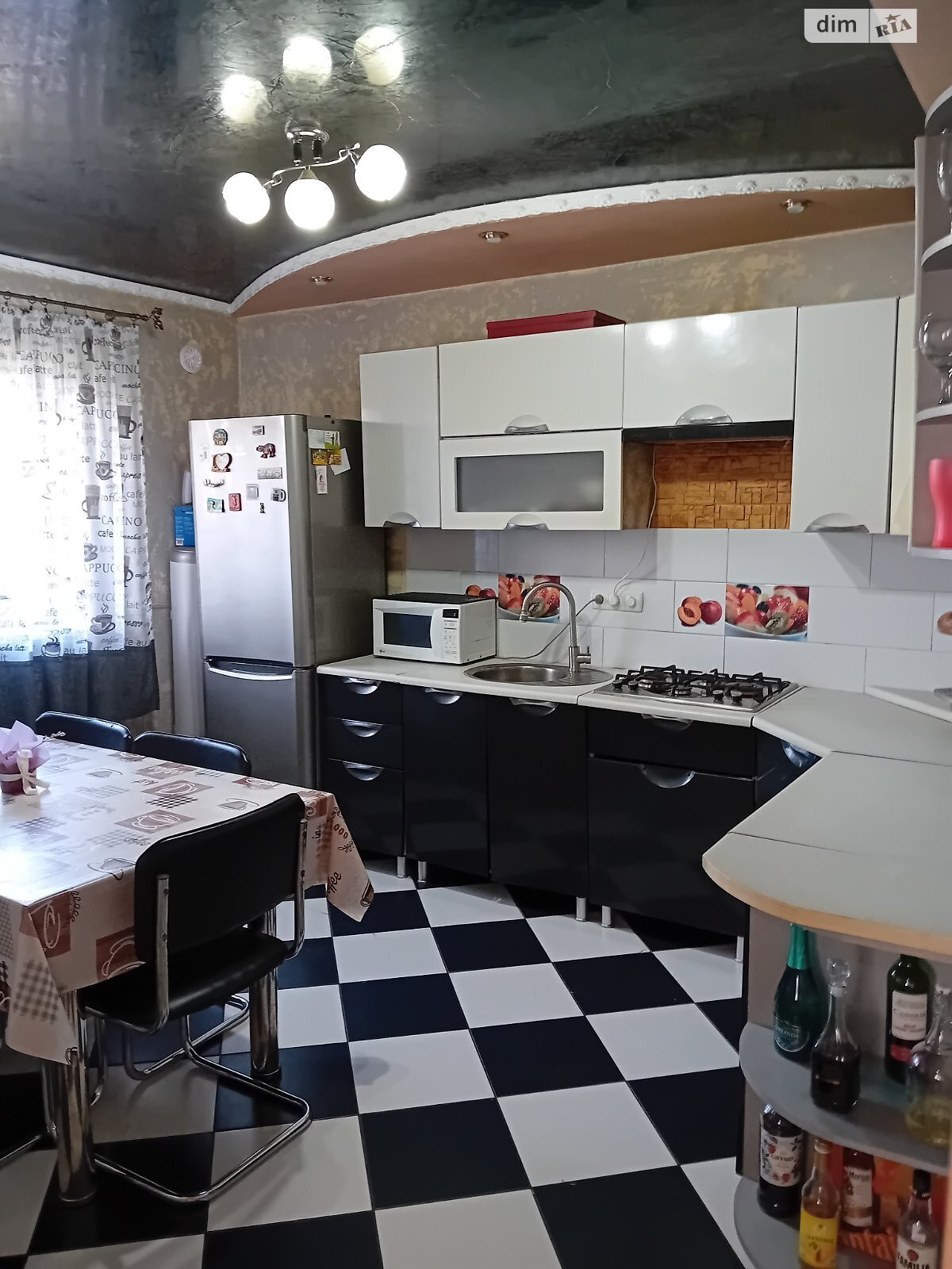 двоповерховий будинок з гаражем, 200 кв. м, цегла. Продаж у Сюрте фото 1 двоповерховий будинок з гаражем, 200 кв. м, цегла. Продаж у Сюрте фото 1