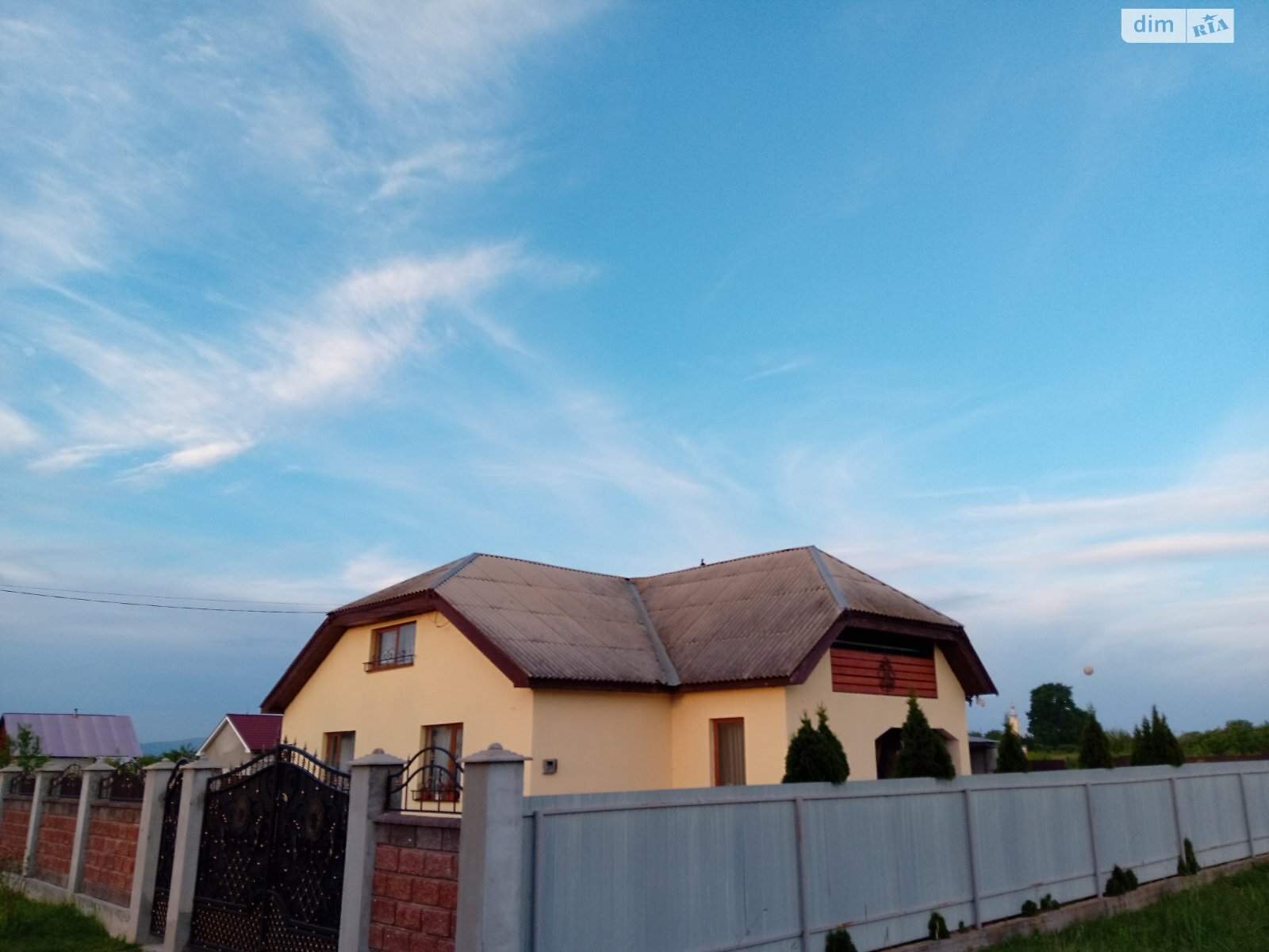 двоповерховий будинок з гаражем, 200 кв. м, цегла. Продаж у Сюрте фото 1 двоповерховий будинок з гаражем, 200 кв. м, цегла. Продаж у Сюрте фото 1