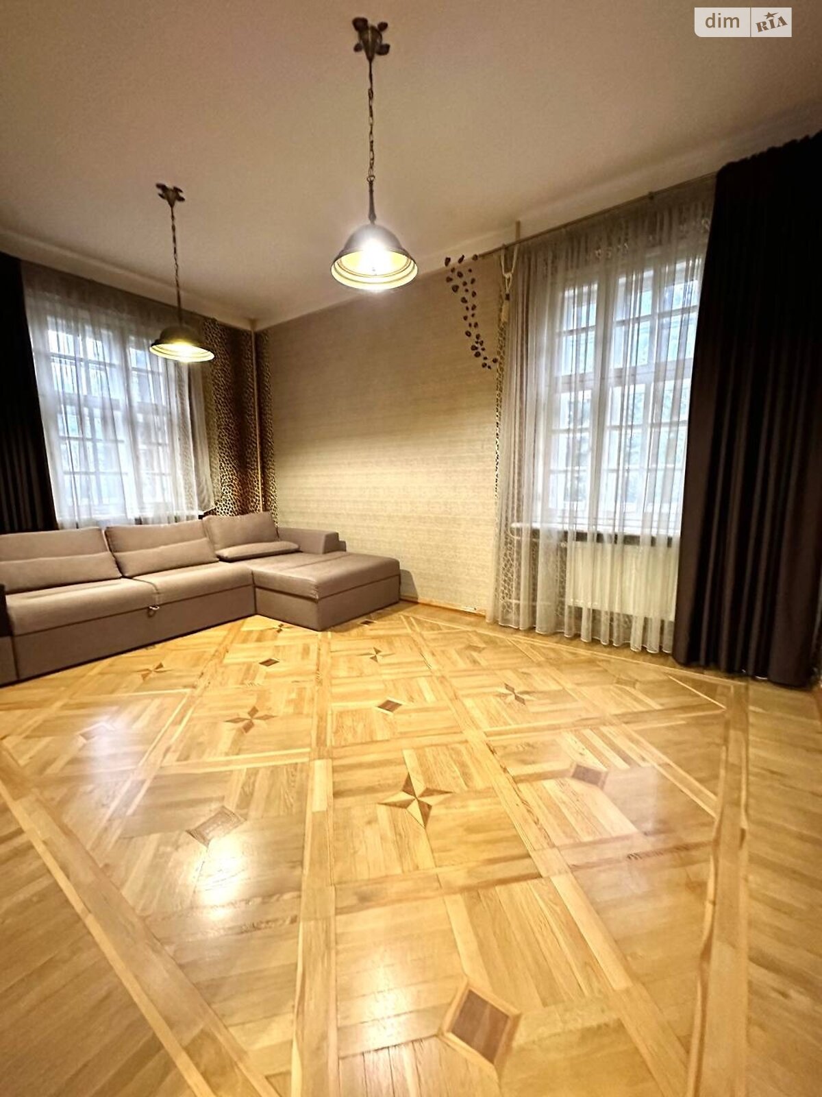 двоповерховий будинок з гаражем, 370.7 кв. м, цегла. Продаж у Тарасівці фото 1 двоповерховий будинок з гаражем, 370.7 кв. м, цегла. Продаж у Тарасівці фото 1