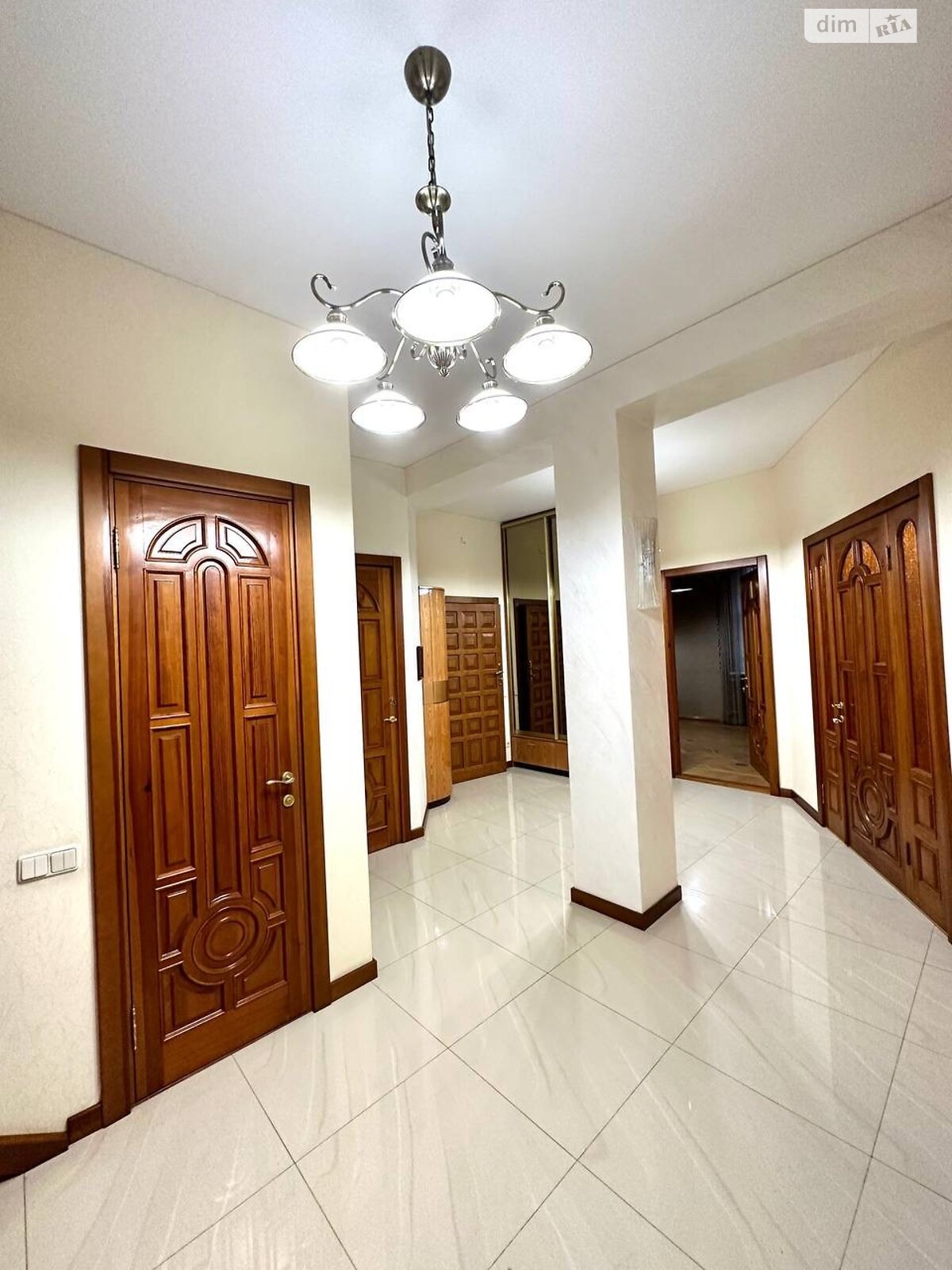 двоповерховий будинок з гаражем, 370.7 кв. м, цегла. Продаж у Тарасівці фото 1 двоповерховий будинок з гаражем, 370.7 кв. м, цегла. Продаж у Тарасівці фото 1