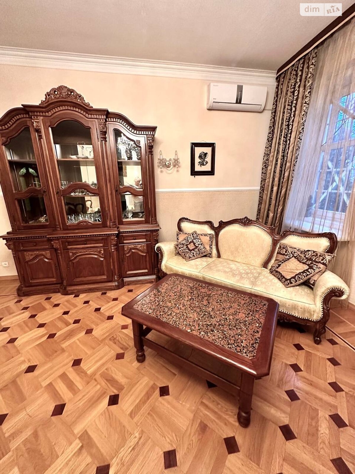 двоповерховий будинок з гаражем, 370.7 кв. м, цегла. Продаж у Тарасівці фото 1 двоповерховий будинок з гаражем, 370.7 кв. м, цегла. Продаж у Тарасівці фото 1