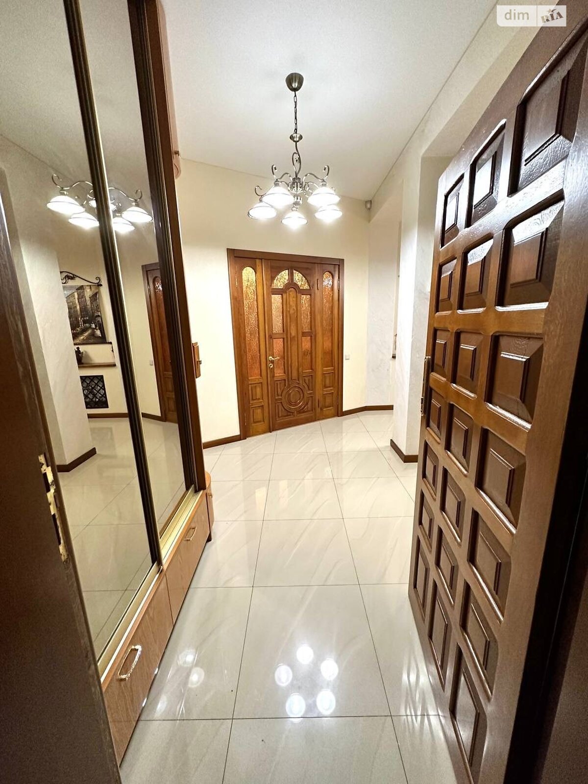 двоповерховий будинок з гаражем, 370.7 кв. м, цегла. Продаж у Тарасівці фото 1 двоповерховий будинок з гаражем, 370.7 кв. м, цегла. Продаж у Тарасівці фото 1