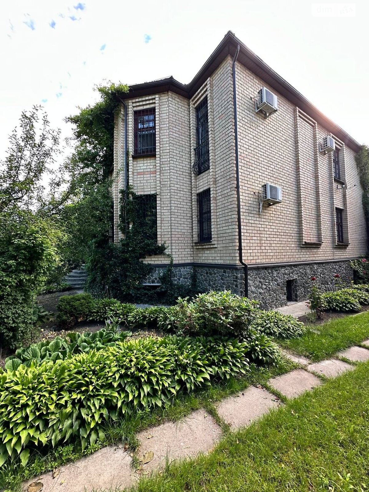 двоповерховий будинок з гаражем, 370.7 кв. м, цегла. Продаж у Тарасівці фото 1 двоповерховий будинок з гаражем, 370.7 кв. м, цегла. Продаж у Тарасівці фото 1