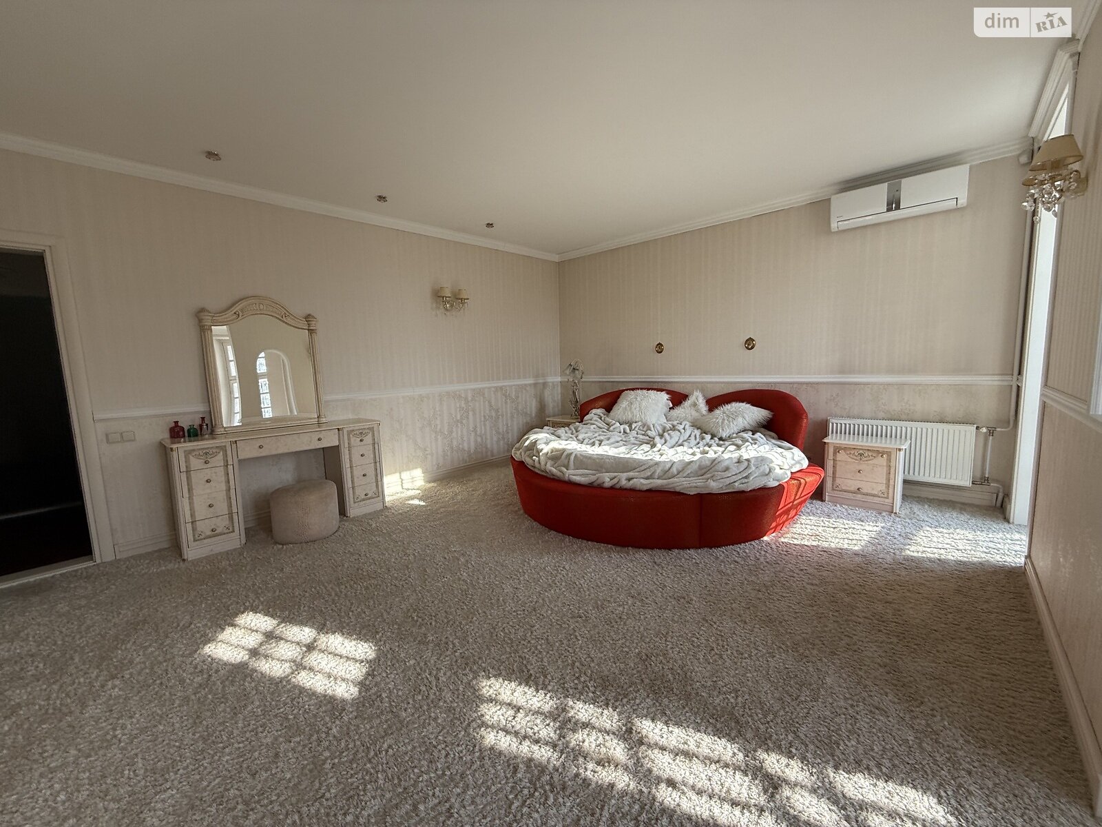 двоповерховий будинок з гаражем, 370.7 кв. м, цегла. Продаж у Тарасівці фото 1 двоповерховий будинок з гаражем, 370.7 кв. м, цегла. Продаж у Тарасівці фото 1