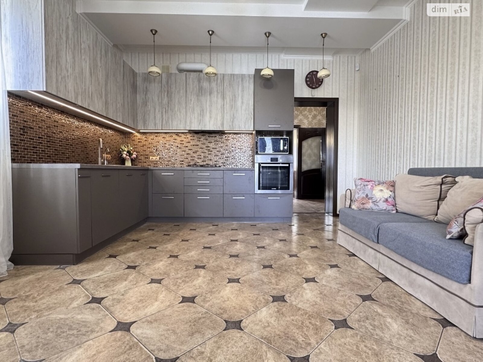 двоповерховий будинок з ремонтом, 224.4 кв. м, цегла. Продаж у Тарасівці фото 1 двоповерховий будинок з ремонтом, 224.4 кв. м, цегла. Продаж у Тарасівці фото 1