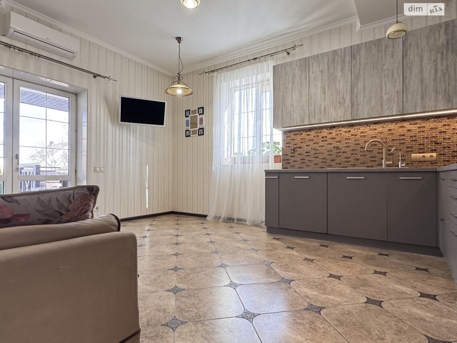 двоповерховий будинок з ремонтом, 224.4 кв. м, цегла. Продаж у Тарасівці фото 1 двоповерховий будинок з ремонтом, 224.4 кв. м, цегла. Продаж у Тарасівці фото 1