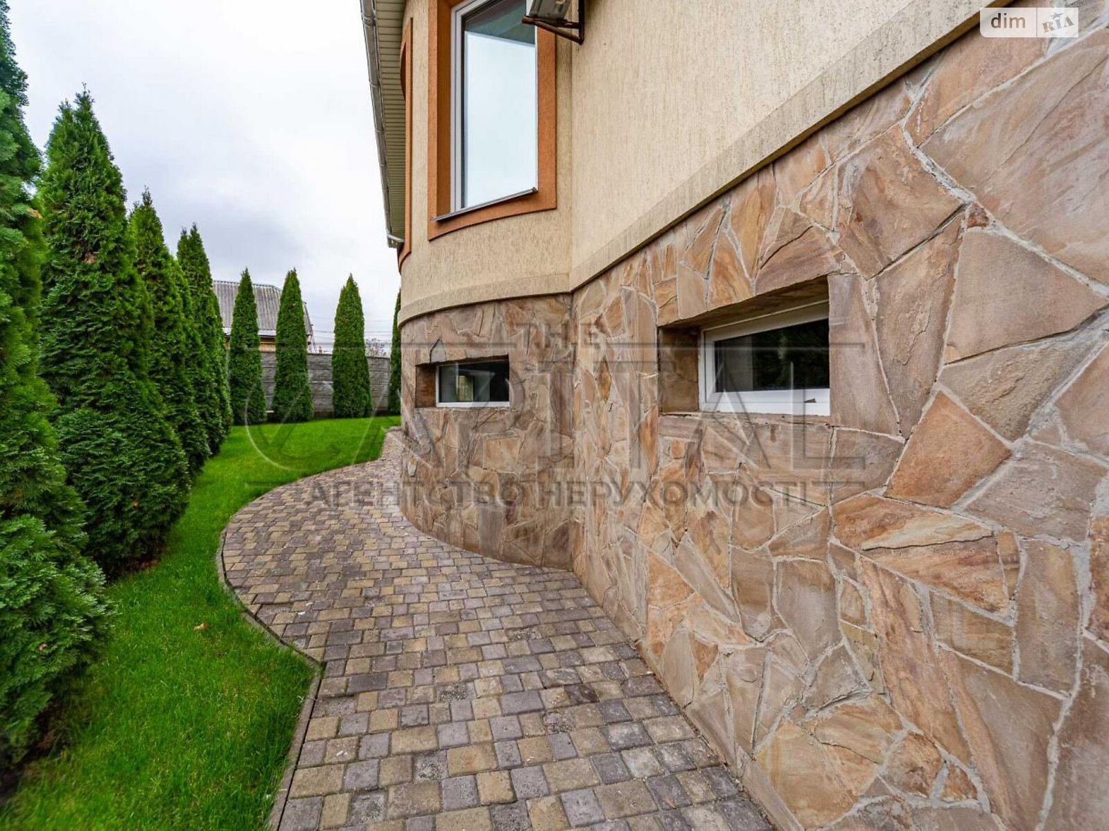 двоповерховий будинок з верандою, 300 кв. м, цегла. Продаж у Тарасівці фото 1 двоповерховий будинок з верандою, 300 кв. м, цегла. Продаж у Тарасівці фото 1