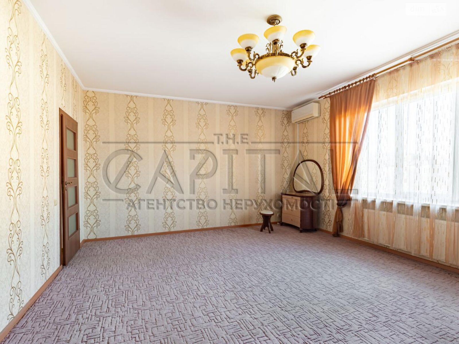 трехэтажный дом с гаражом, 310 кв. м, кирпич. Продажа в Тарасовке фото 1