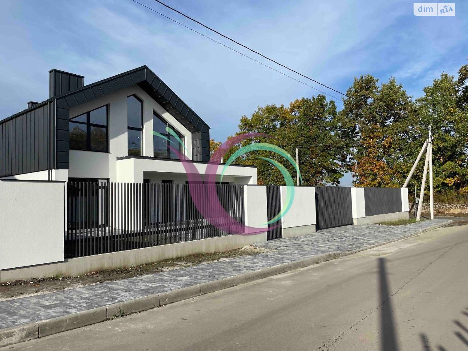 трехэтажный дом с балконом, 250 кв. м, кирпич. Продажа в Тарасово фото 1 трехэтажный дом с балконом, 250 кв. м, кирпич. Продажа в Тарасово фото 1