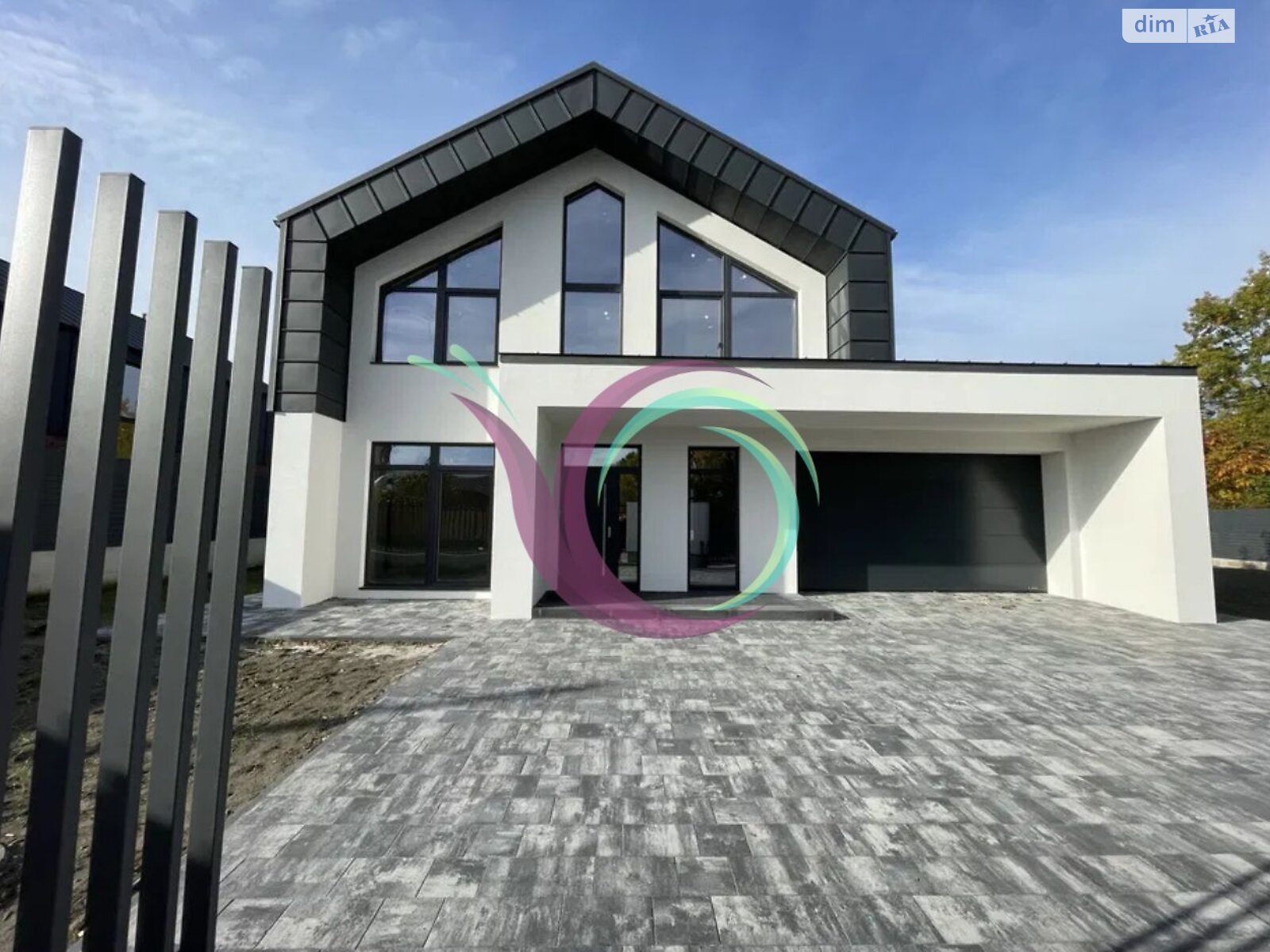 трехэтажный дом с балконом, 250 кв. м, кирпич. Продажа в Тарасово фото 1 трехэтажный дом с балконом, 250 кв. м, кирпич. Продажа в Тарасово фото 1