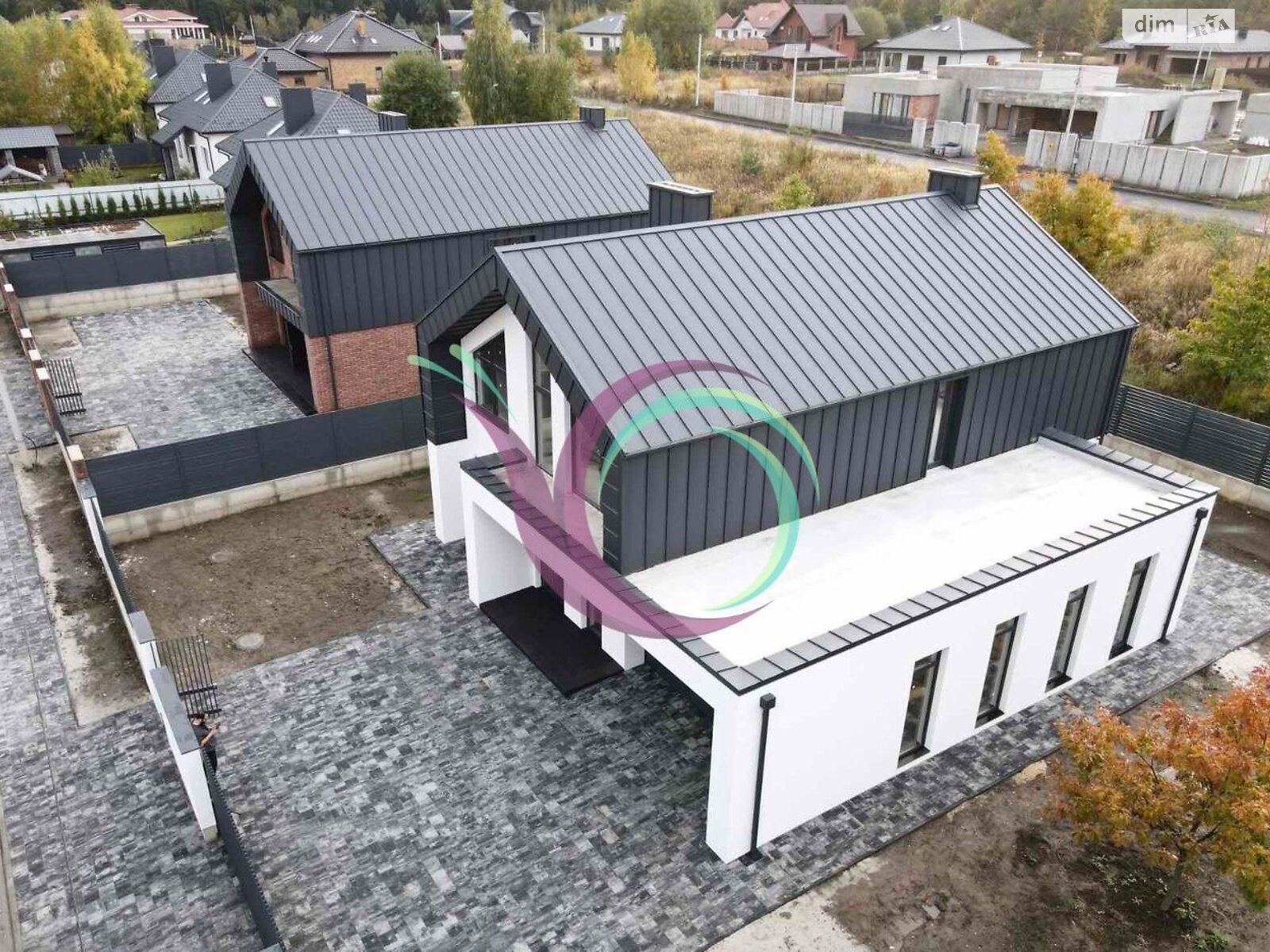 трехэтажный дом с балконом, 250 кв. м, кирпич. Продажа в Тарасово фото 1 трехэтажный дом с балконом, 250 кв. м, кирпич. Продажа в Тарасово фото 1