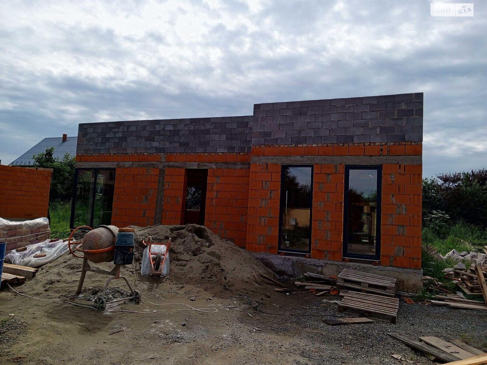 одноэтажный дом, 100 кв. м, кирпич. Продажа в Тарновцах фото 1