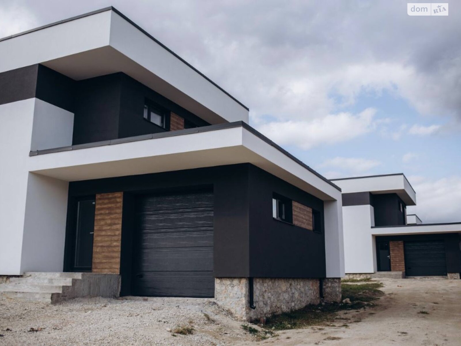 двухэтажный дом с гаражом, 150 кв. м, кирпич. Продажа в Байковцах фото 1