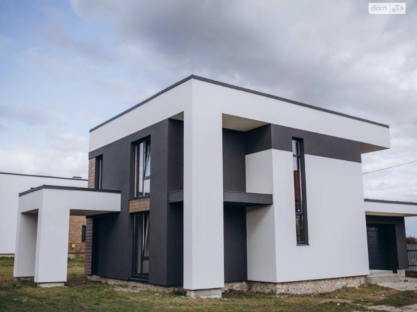 двухэтажный дом с гаражом, 150 кв. м, кирпич. Продажа в Байковцах фото 1