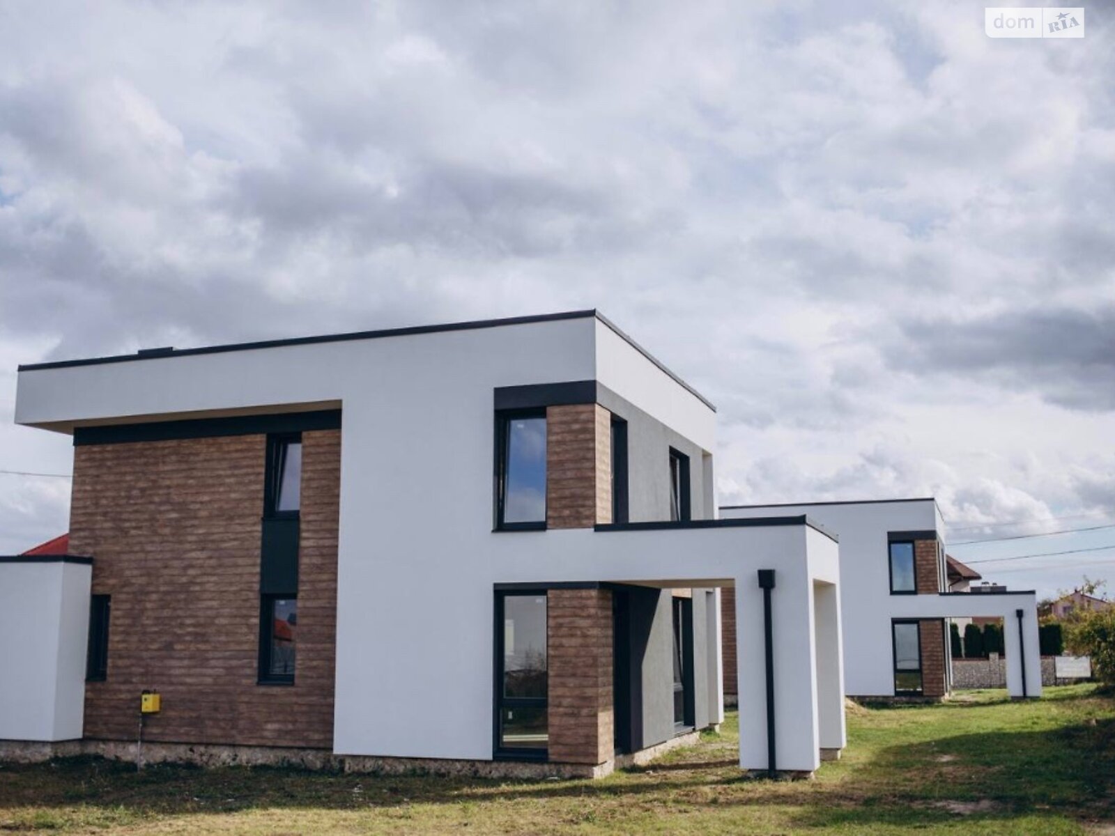 двухэтажный дом с гаражом, 150 кв. м, кирпич. Продажа в Байковцах фото 1