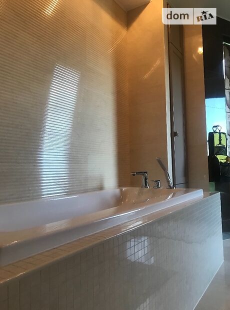 трехэтажный дом с камином, 710 кв. м, кирпич. Продажа в Байковцах (Тернопольская обл.) фото 1 трехэтажный дом с камином, 710 кв. м, кирпич. Продажа в Байковцах (Тернопольская обл.) фото 1