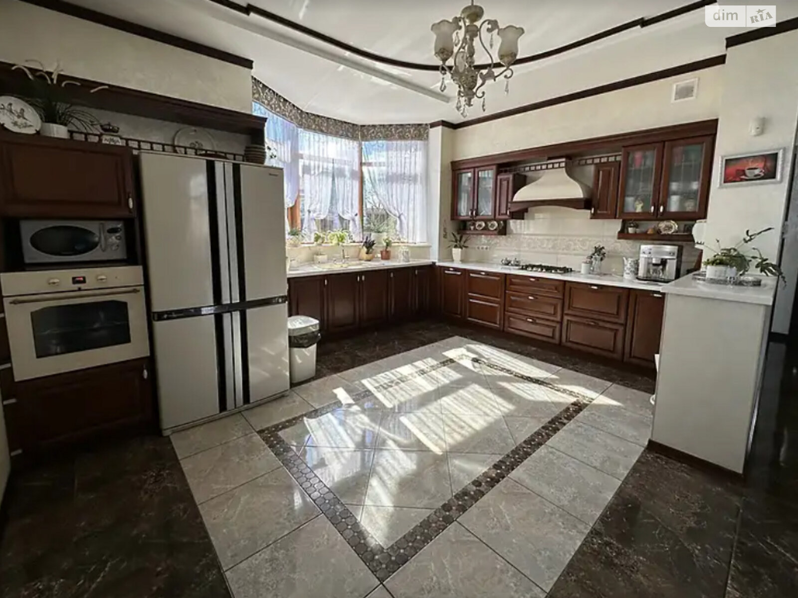 двухэтажный дом, 419 кв. м, цегла. Продажа в Тернополе фото 1 двухэтажный дом, 419 кв. м, цегла. Продажа в Тернополе фото 1