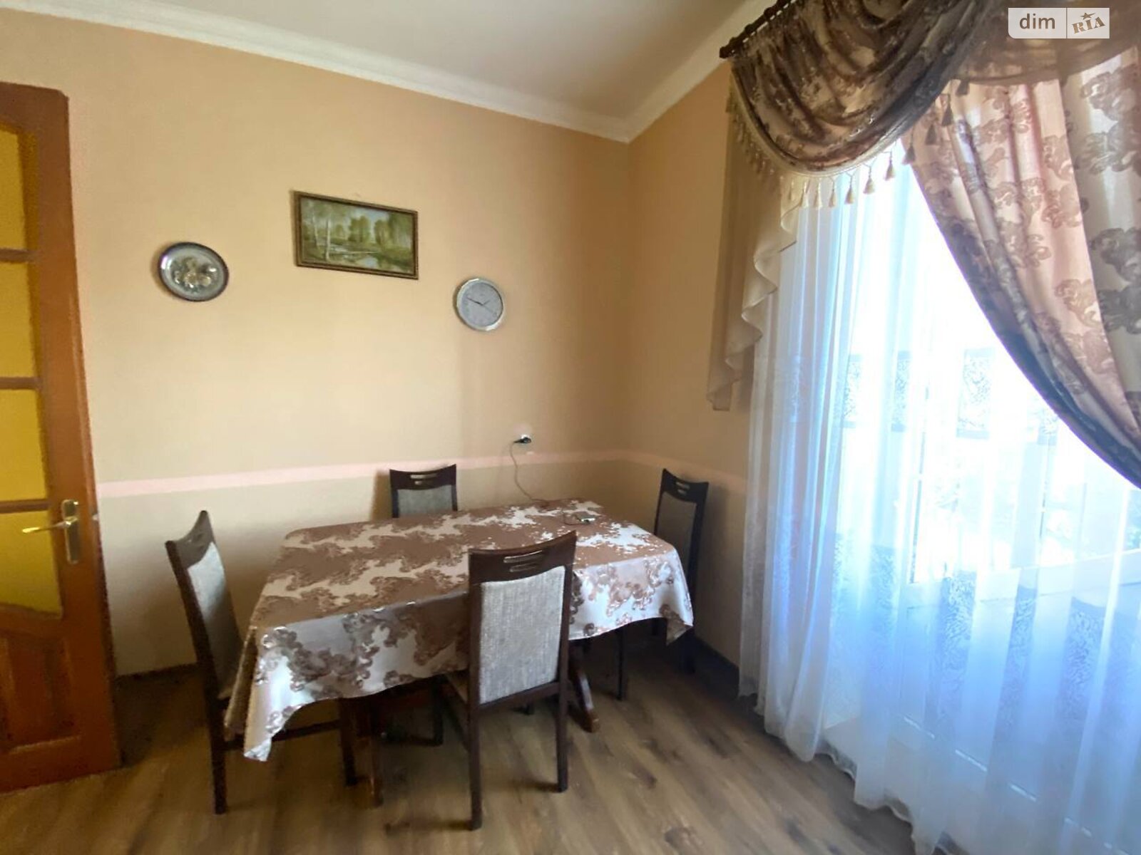 трехэтажный дом с гаражом, 320 кв. м, кирпич. Продажа в Тернополе район Дружба фото 1 трехэтажный дом с гаражом, 320 кв. м, кирпич. Продажа в Тернополе район Дружба фото 1