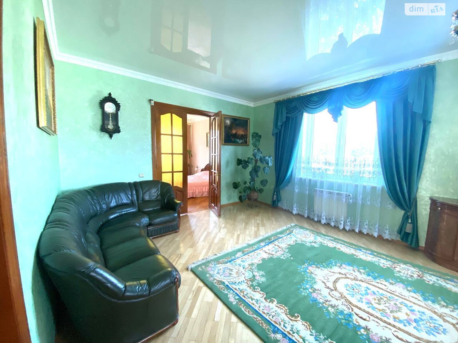 трехэтажный дом с гаражом, 320 кв. м, кирпич. Продажа в Тернополе район Дружба фото 1 трехэтажный дом с гаражом, 320 кв. м, кирпич. Продажа в Тернополе район Дружба фото 1