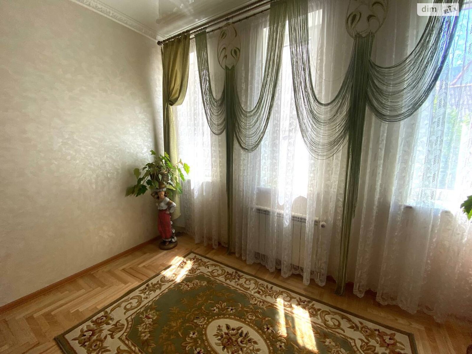 трехэтажный дом с гаражом, 320 кв. м, кирпич. Продажа в Тернополе район Дружба фото 1 трехэтажный дом с гаражом, 320 кв. м, кирпич. Продажа в Тернополе район Дружба фото 1