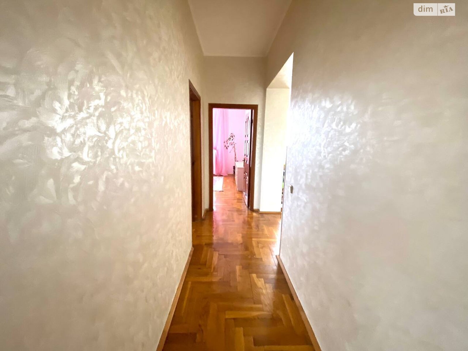 трехэтажный дом с гаражом, 320 кв. м, кирпич. Продажа в Тернополе район Дружба фото 1 трехэтажный дом с гаражом, 320 кв. м, кирпич. Продажа в Тернополе район Дружба фото 1