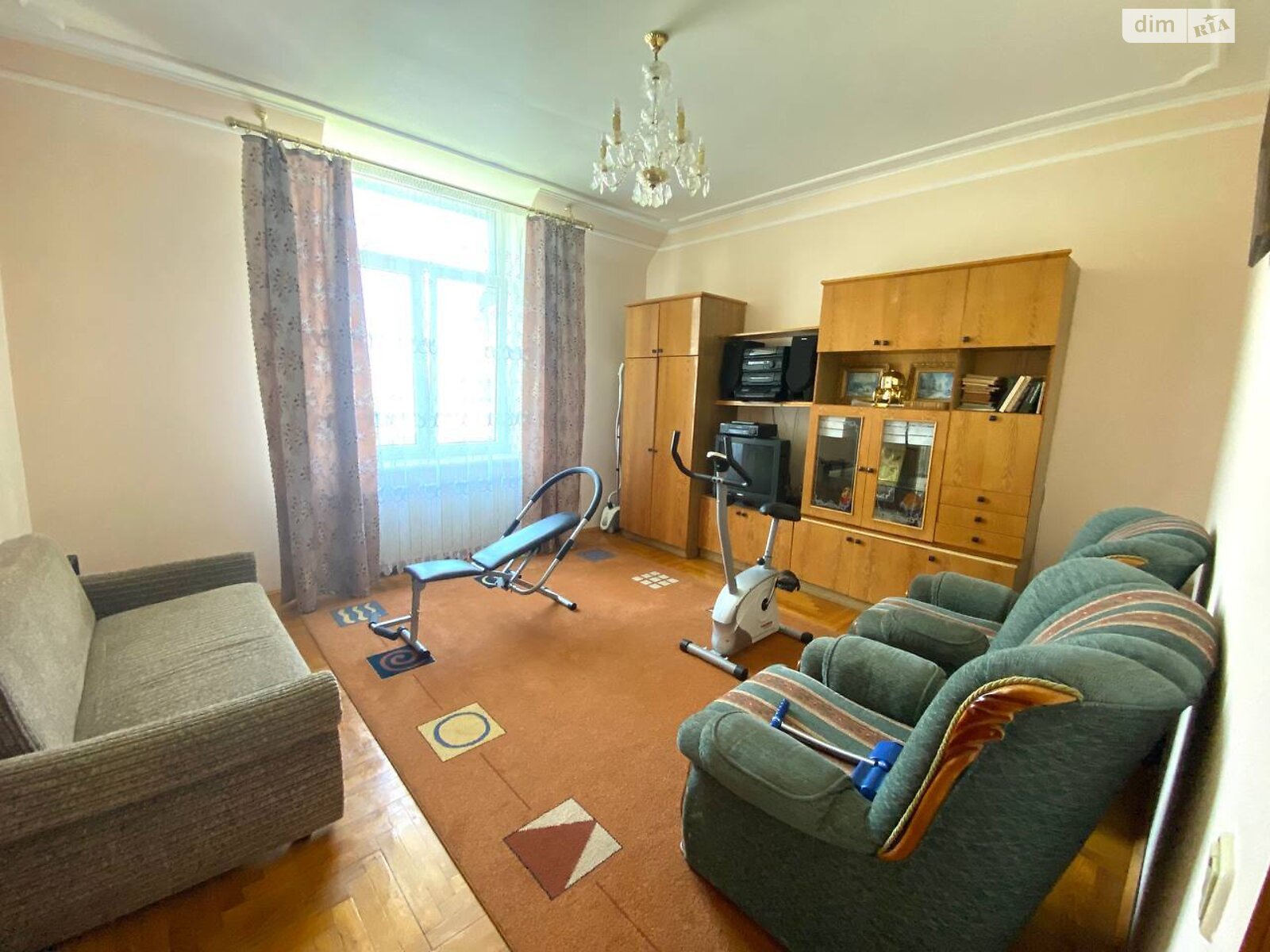 трехэтажный дом с гаражом, 320 кв. м, кирпич. Продажа в Тернополе район Дружба фото 1 трехэтажный дом с гаражом, 320 кв. м, кирпич. Продажа в Тернополе район Дружба фото 1