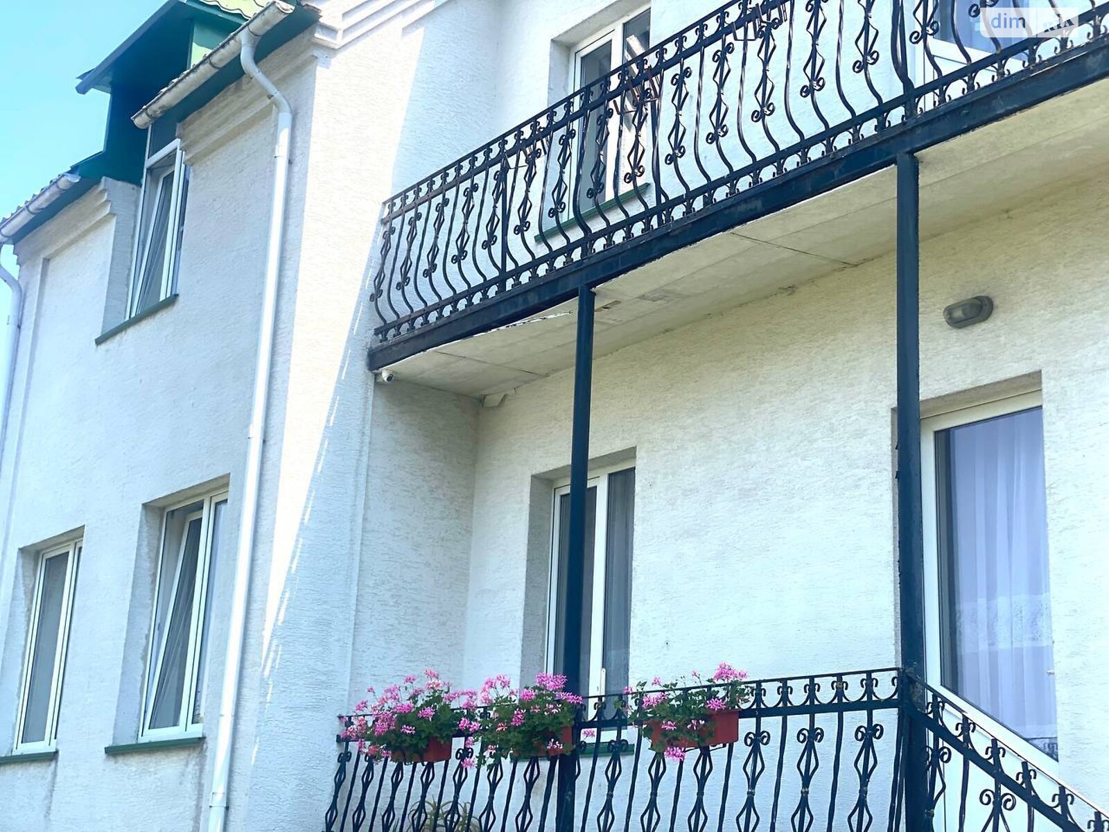 трехэтажный дом с гаражом, 320 кв. м, кирпич. Продажа в Тернополе район Дружба фото 1 трехэтажный дом с гаражом, 320 кв. м, кирпич. Продажа в Тернополе район Дружба фото 1