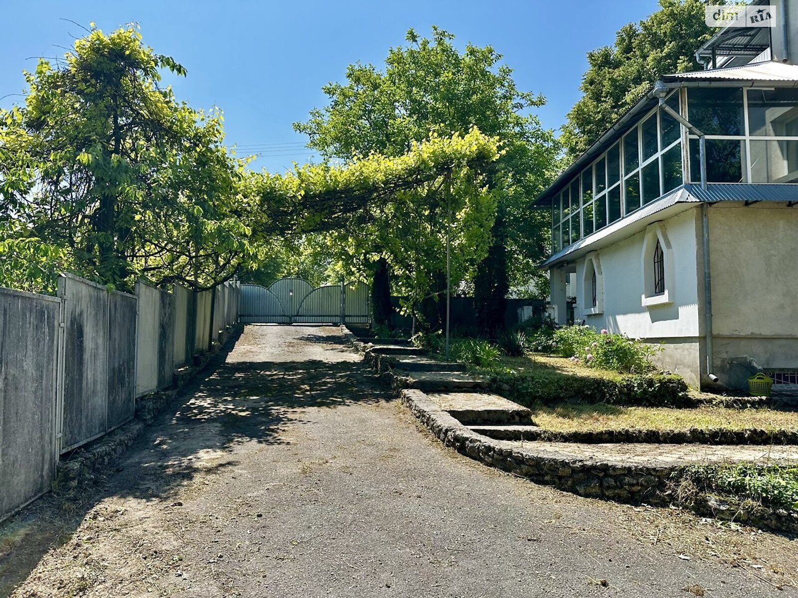 триповерховий будинок з верандою, 639 кв. м, цегла. Продаж в Тернополі, район Дружба фото 1 триповерховий будинок з верандою, 639 кв. м, цегла. Продаж в Тернополі, район Дружба фото 1