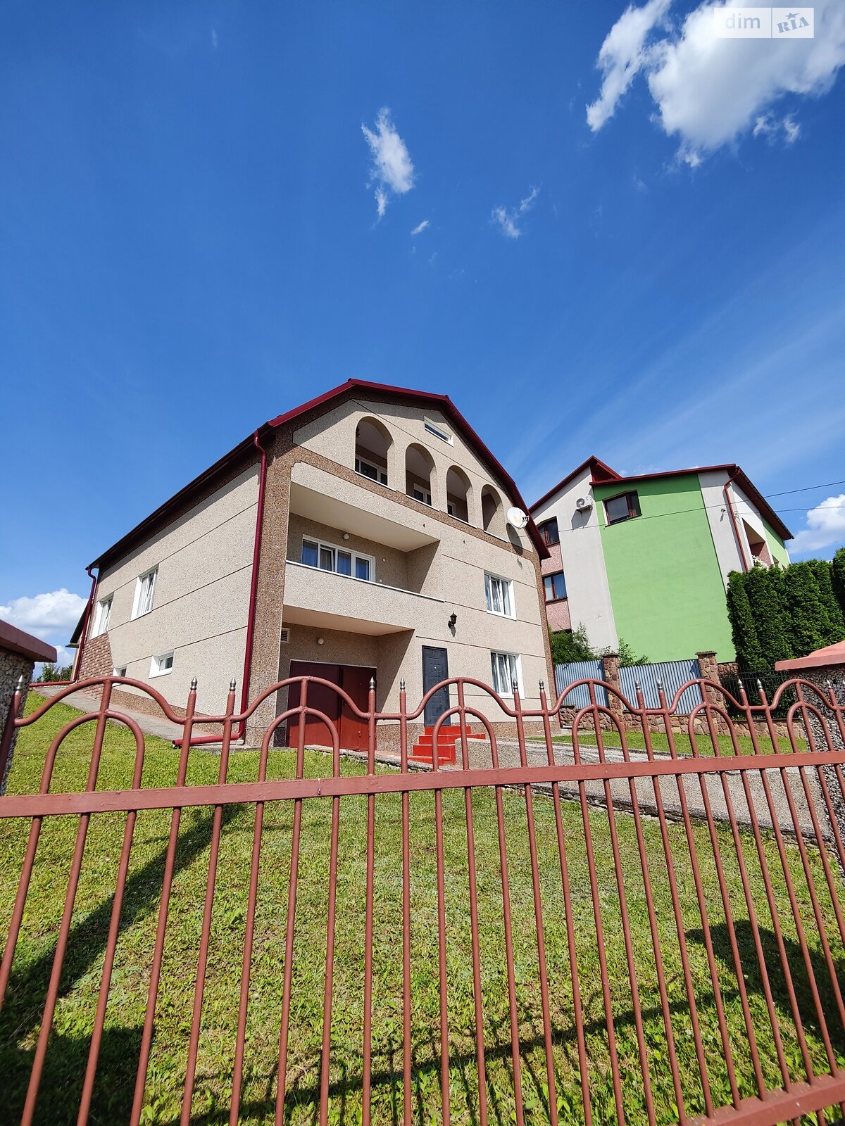 двухэтажный дом с гаражом, 228 кв. м, кирпич. Продажа в Тернополе район Дружба фото 1 двухэтажный дом с гаражом, 228 кв. м, кирпич. Продажа в Тернополе район Дружба фото 1