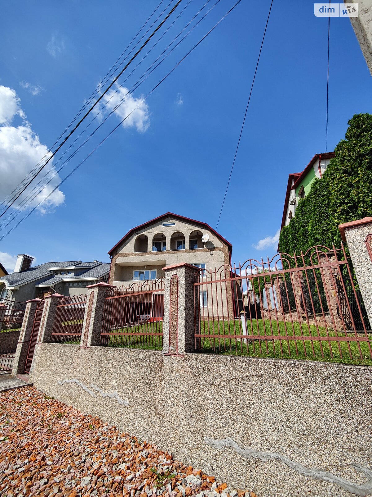 двухэтажный дом с гаражом, 228 кв. м, кирпич. Продажа в Тернополе район Дружба фото 1 двухэтажный дом с гаражом, 228 кв. м, кирпич. Продажа в Тернополе район Дружба фото 1