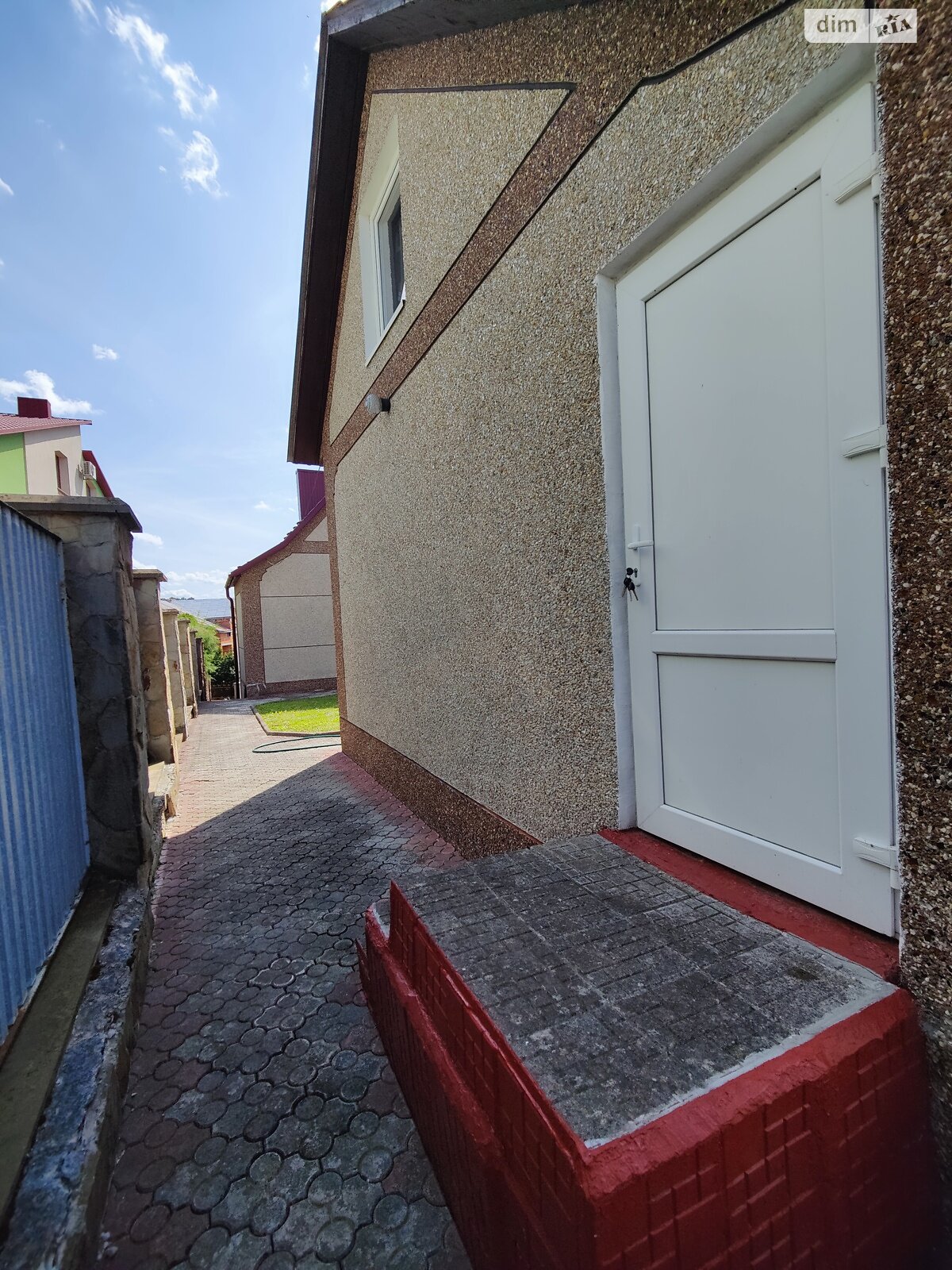 двухэтажный дом с гаражом, 228 кв. м, кирпич. Продажа в Тернополе район Дружба фото 1 двухэтажный дом с гаражом, 228 кв. м, кирпич. Продажа в Тернополе район Дружба фото 1