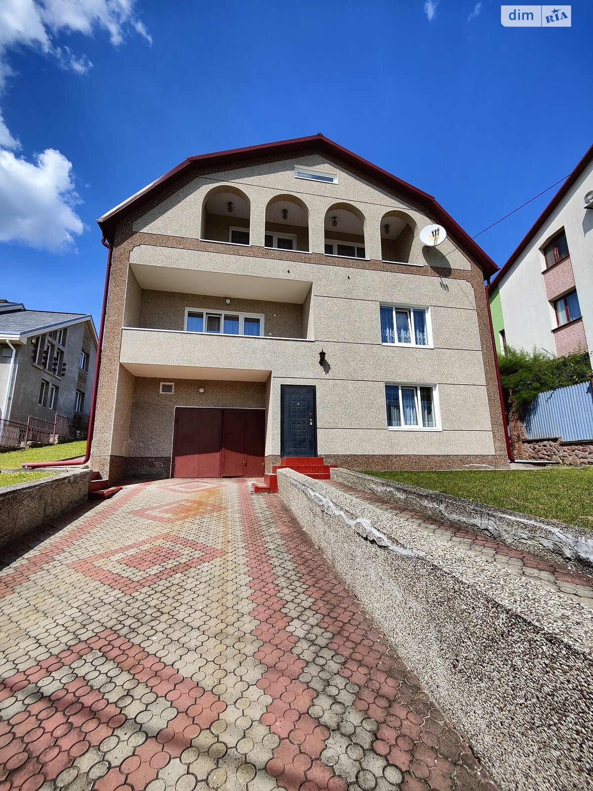 двухэтажный дом с гаражом, 228 кв. м, кирпич. Продажа в Тернополе район Дружба фото 1 двухэтажный дом с гаражом, 228 кв. м, кирпич. Продажа в Тернополе район Дружба фото 1