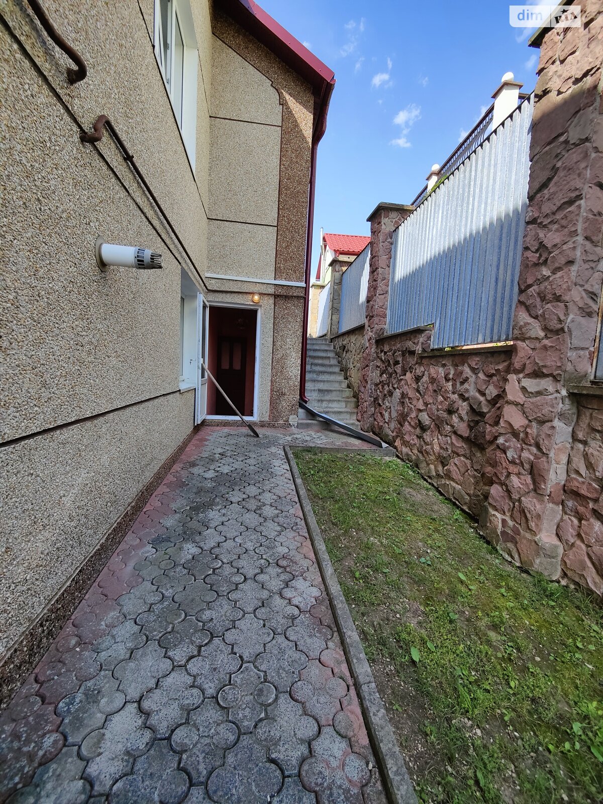 двухэтажный дом с гаражом, 228 кв. м, кирпич. Продажа в Тернополе район Дружба фото 1 двухэтажный дом с гаражом, 228 кв. м, кирпич. Продажа в Тернополе район Дружба фото 1