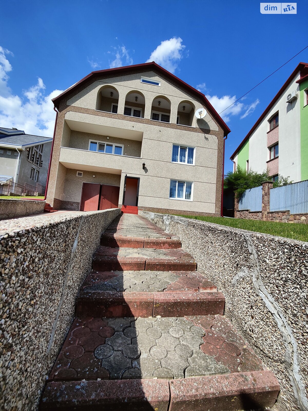 двухэтажный дом с гаражом, 228 кв. м, кирпич. Продажа в Тернополе район Дружба фото 1 двухэтажный дом с гаражом, 228 кв. м, кирпич. Продажа в Тернополе район Дружба фото 1