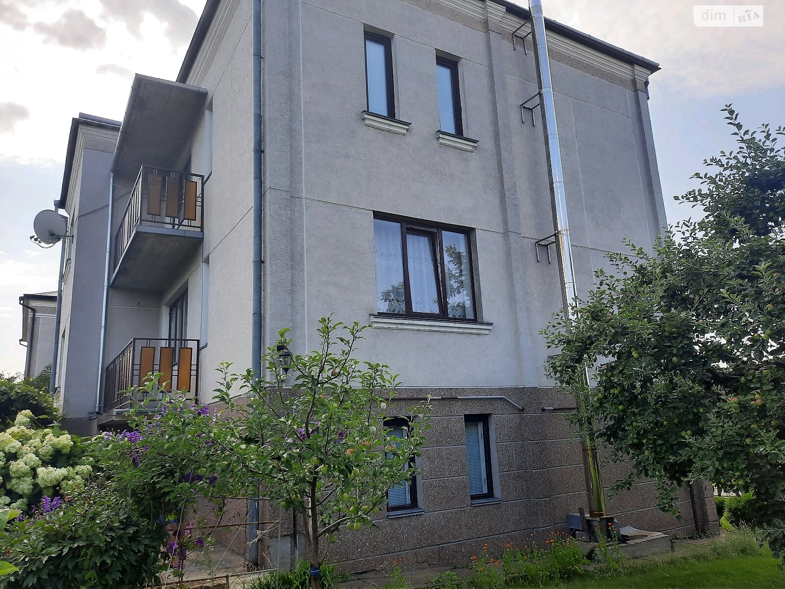 трехэтажный дом с балконом, 250 кв. м, кирпич. Продажа в Подгородном фото 1
