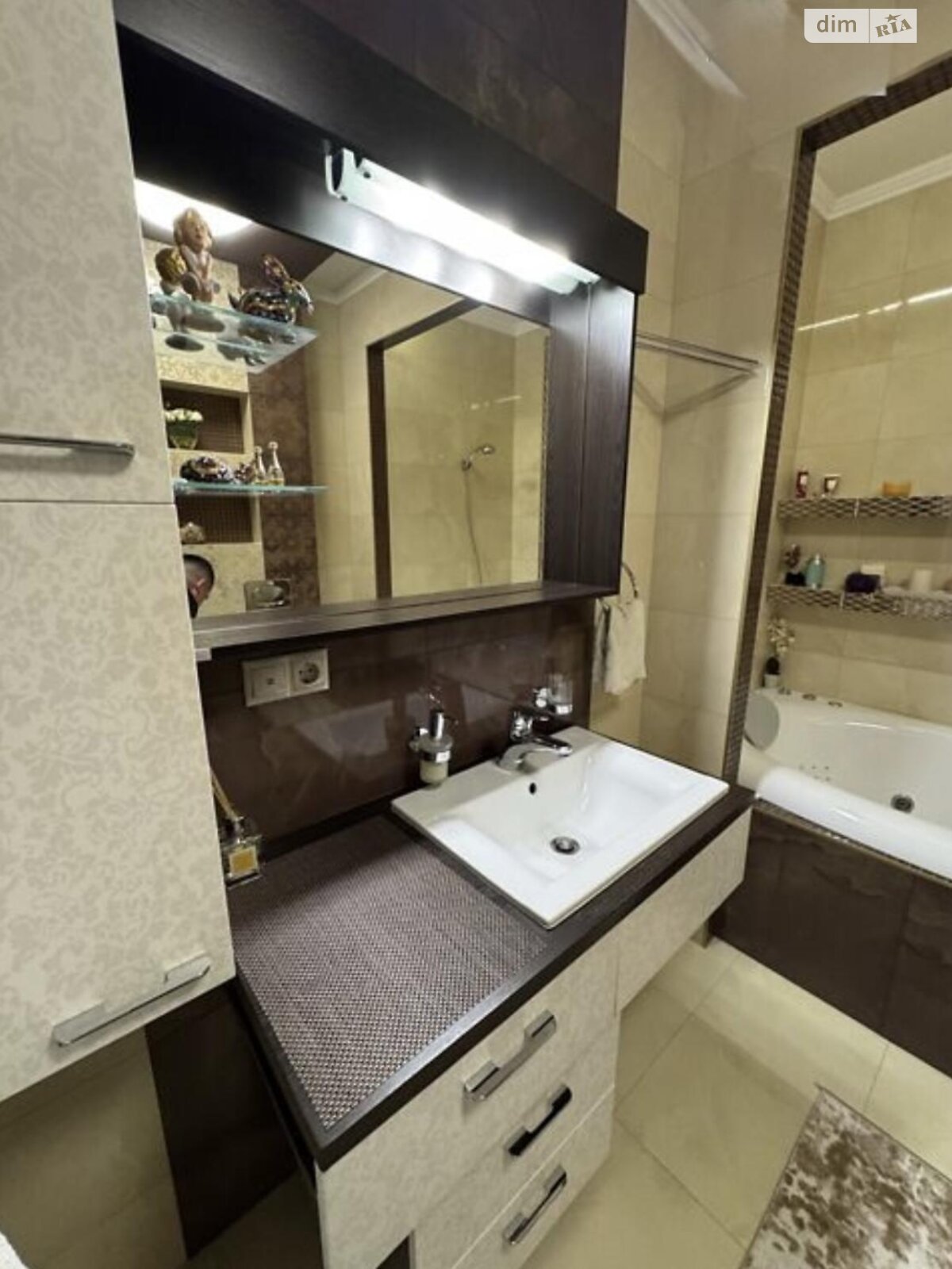 двоповерховий будинок, 227 кв. м, кирпич. Продаж в Тернополі, район Старий парк фото 1 двоповерховий будинок, 227 кв. м, кирпич. Продаж в Тернополі, район Старий парк фото 1