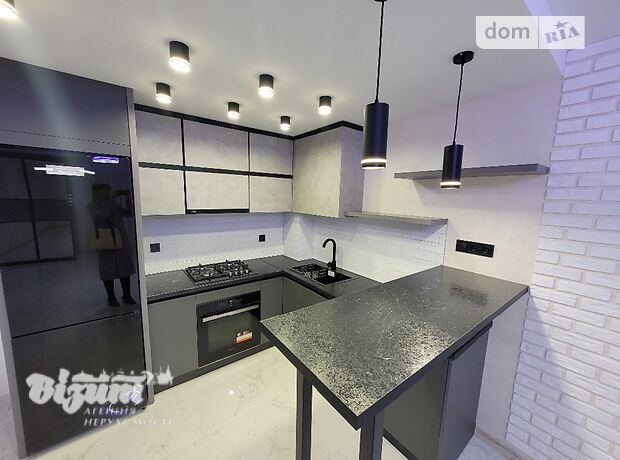 двухэтажный дом с ремонтом, 95 кв. м, кирпич. Продажа в Тернополе район Центр фото 1 двухэтажный дом с ремонтом, 95 кв. м, кирпич. Продажа в Тернополе район Центр фото 1