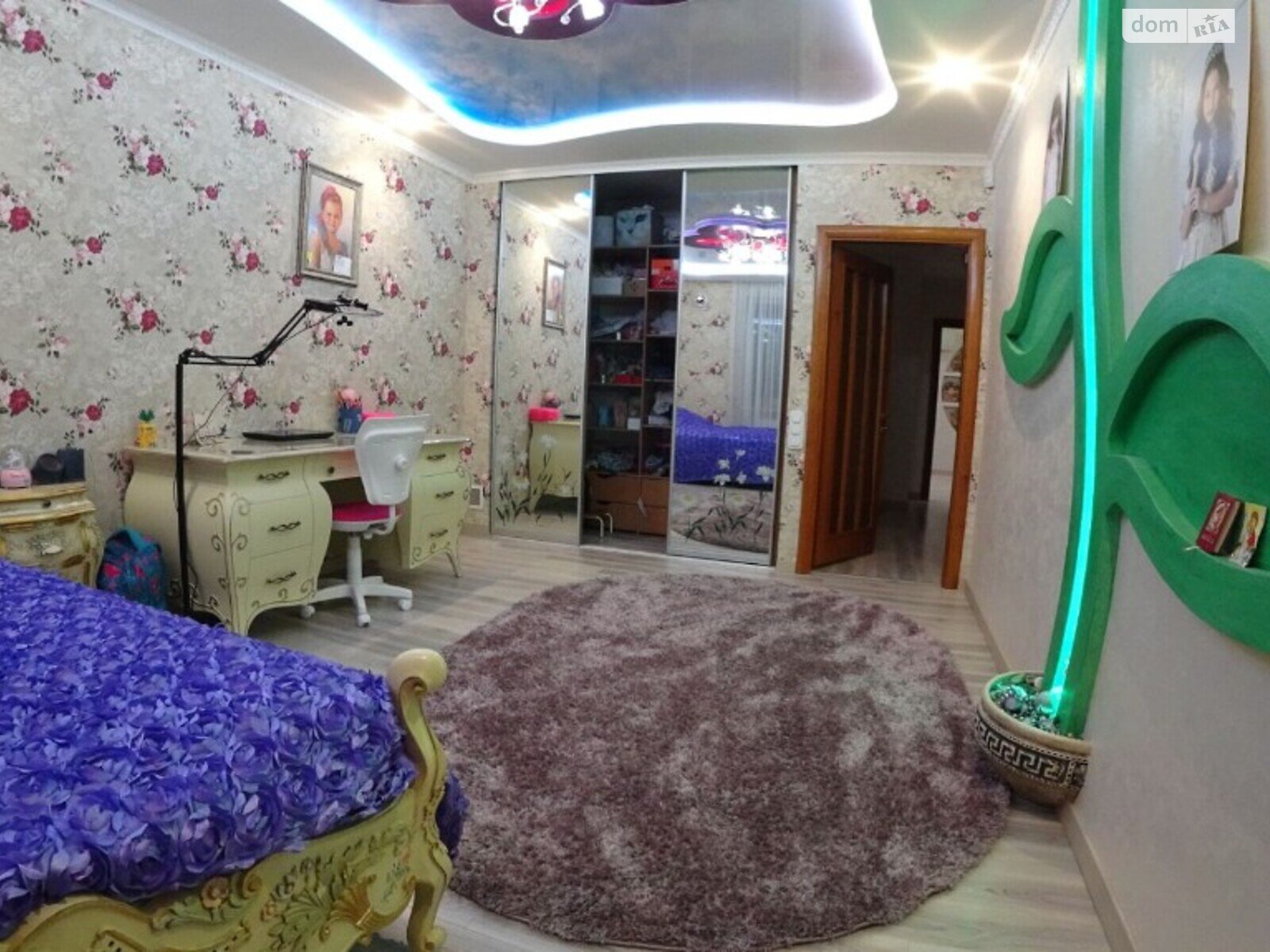 трехэтажный дом, 256.7 кв. м, кирпич. Продажа в Тернополе район Центр фото 1