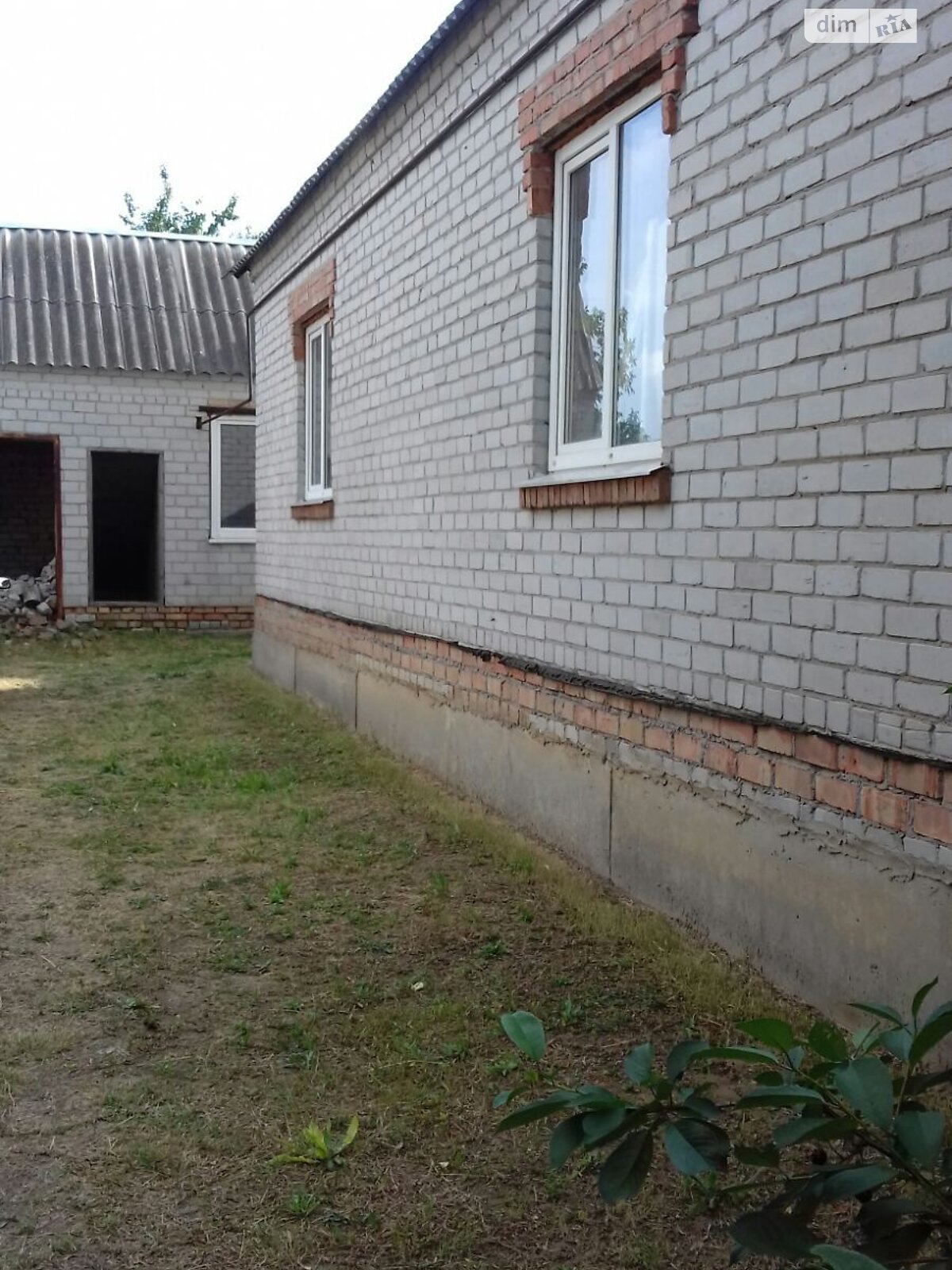 одноэтажный дом с гаражом, 200 кв. м, кирпич. Продажа в Томаковке район Томаковка фото 1 одноэтажный дом с гаражом, 200 кв. м, кирпич. Продажа в Томаковке район Томаковка фото 1