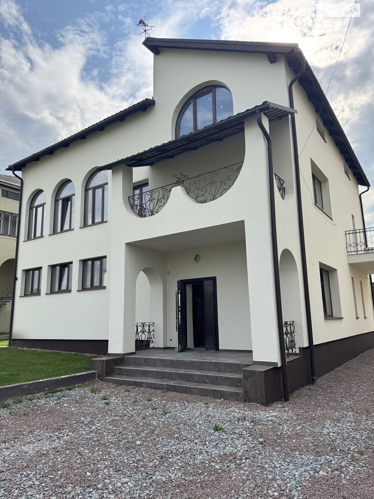 двухэтажный дом с верандой, 246 кв. м, кирпич. Продажа в Трускавце фото 1 двухэтажный дом с верандой, 246 кв. м, кирпич. Продажа в Трускавце фото 1